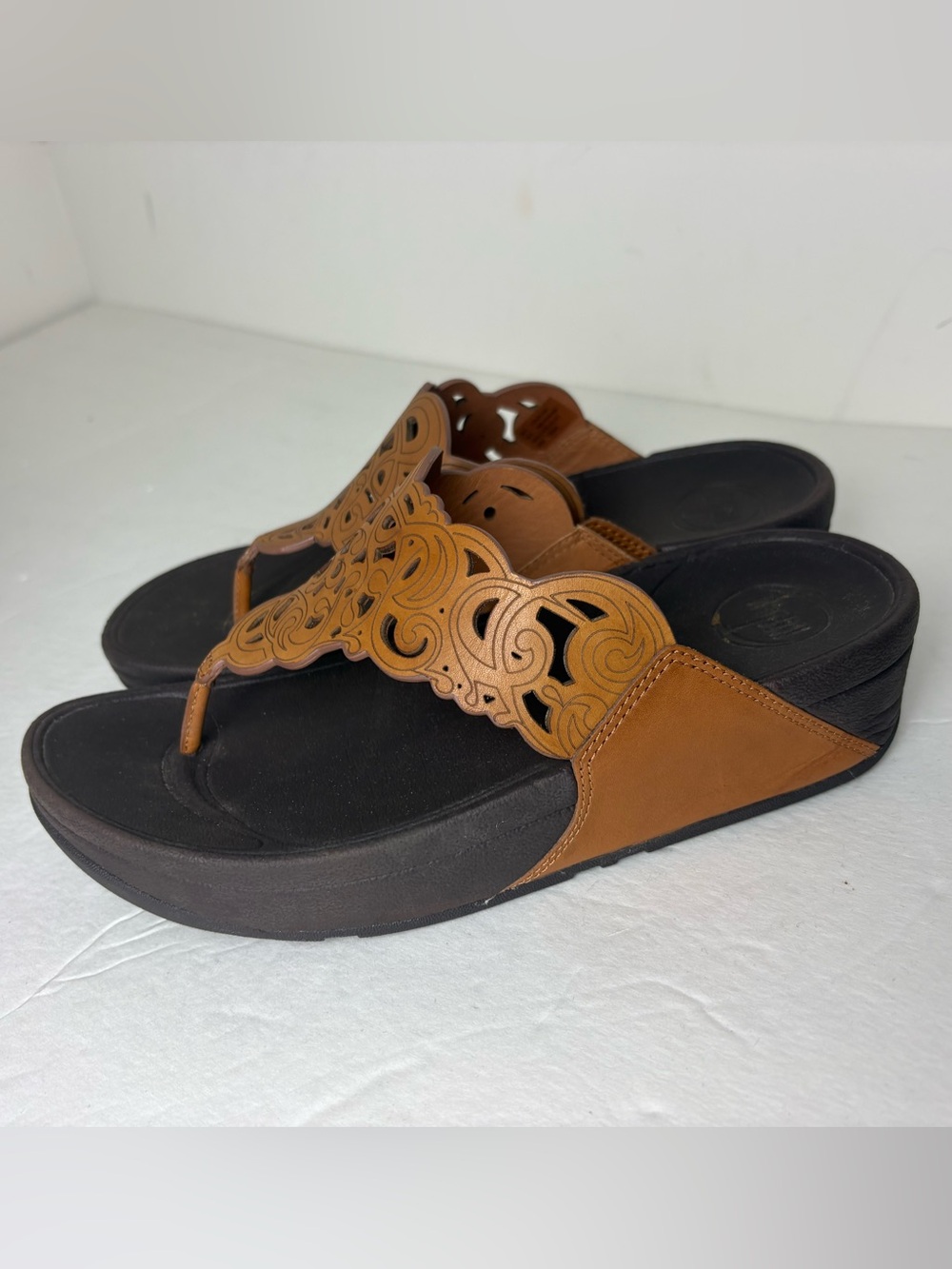 FitFlop Flora Leather Toe-post Brown Thong Sandal Size 6 Flip Flops